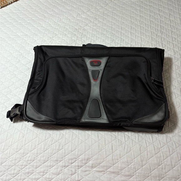 Tumi T-tech Tri-Fold Travel Garment Carryon Bag - Picture 1 of 14